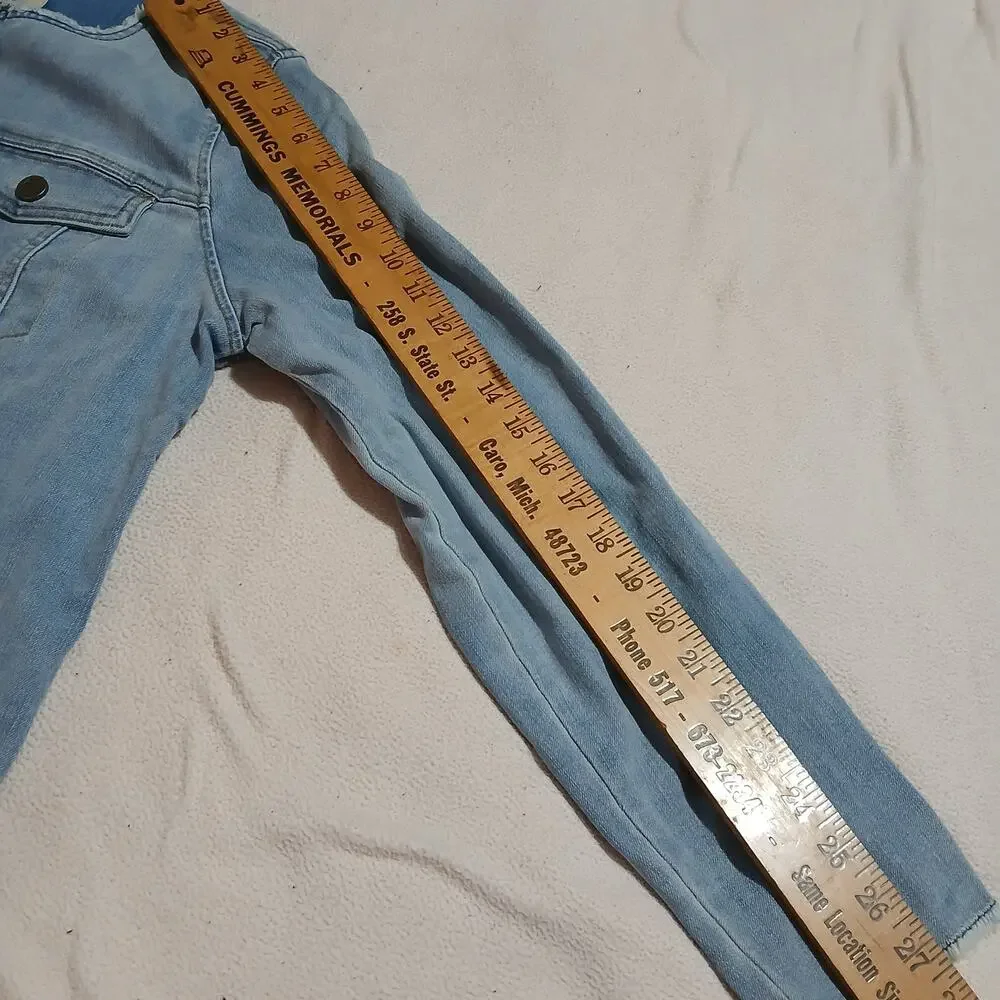 NWOT  LOGO stretch denim light wash raw edge hem/sleeve snap front jacket sz 10